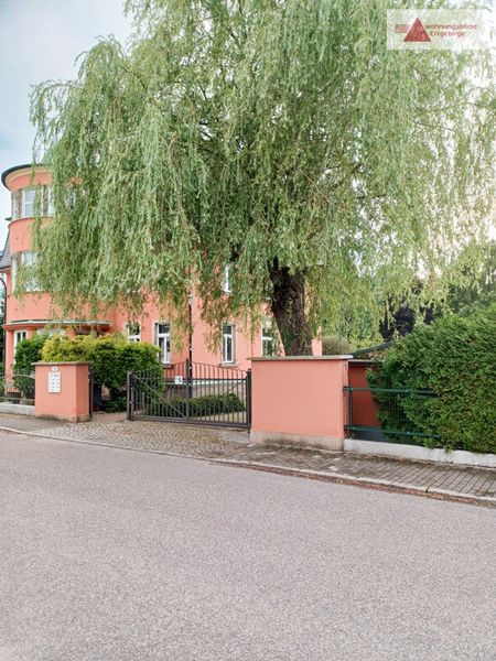 Stilvolle 3-Raum-Wohnung in repräsentativer Fabrikantenvilla in Thalheim zu vermieten!